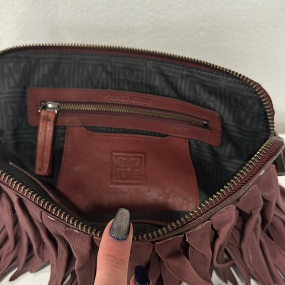 Pour and Victoire plum clutch - Picture 5 of 8